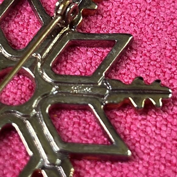 Best Brooch or Pendant Snowflake - Picture 3 of 4